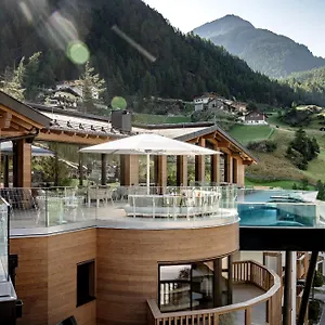 5* Hotel - Alpine . Luxury . Life